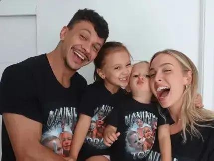 Tata Estaniecki celebra alta de Caio após internação por pneumonia