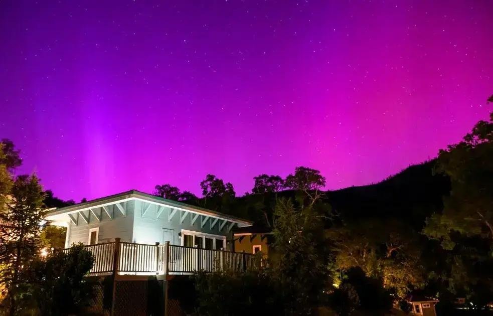 Tempestades solares: auroras boreais e desafios nas comunicações