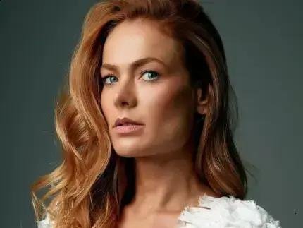 Thaís Pacholek fala sobre fé e espiritualidade no programa Entre Astros