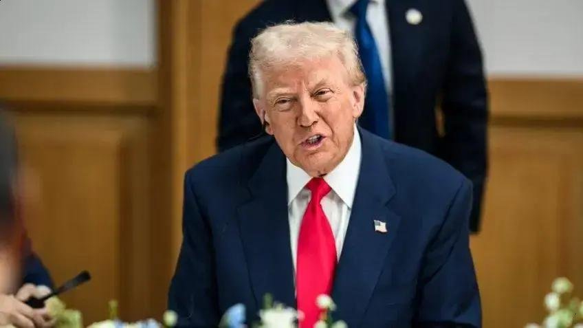 Trump firma acordo para redução de preços de medicamentos para obesidade