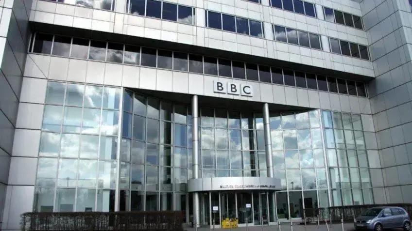 Trump processa a BBC em meio a polêmica sobre edição de discurso