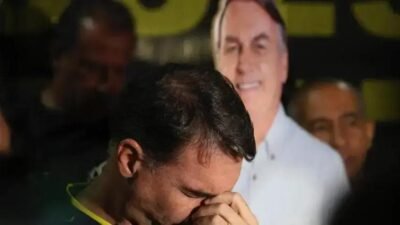 Vigília em apoio a Jair Bolsonaro termina com pedido de oração por sua saúde