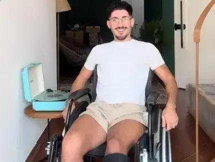 Vittor Fernando compartilha momento em casa após grave incidente