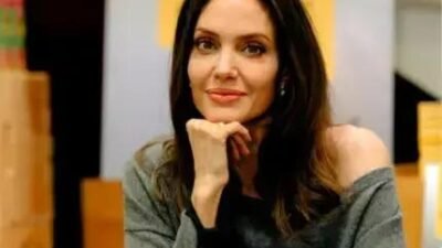 Angelina Jolie exibe cicatrizes de mastectomia e alerta sobre o câncer de mama