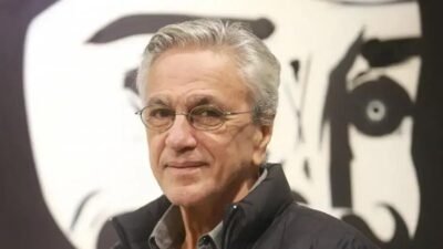 Artistas se mobilizam em protesto em Copacabana contra o Congresso