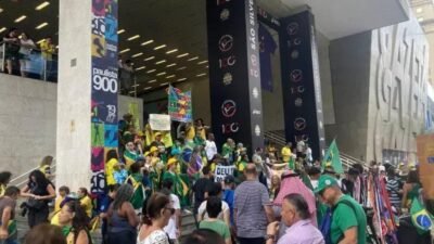 Ato em São Paulo reúne 1.200 pessoas em defesa da anistia de Bolsonaro