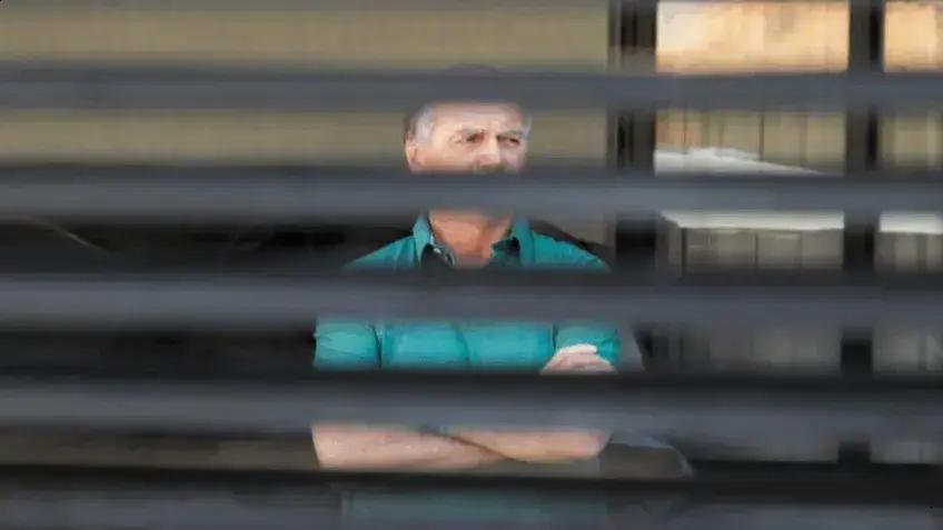 Bolsonaro passa por cirurgia de hérnia e permanece hospitalizado em Brasília