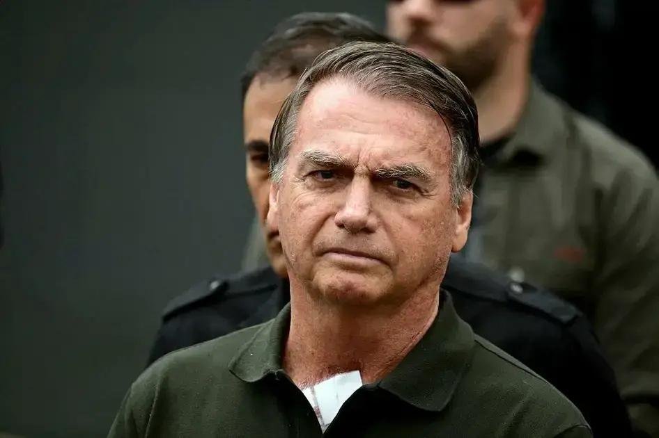 Bolsonaro precisa de cirurgia após detectar hérnias inguinais em exames