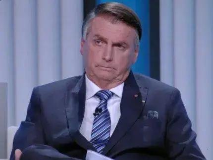 Bolsonaro será submetido a cirurgia de hérnia inguinal neste Natal