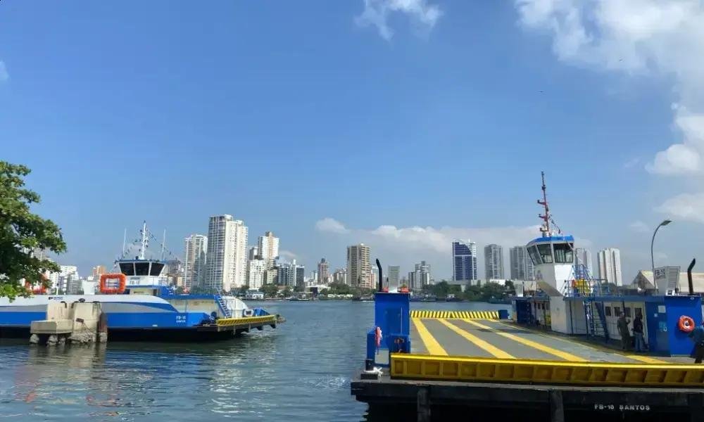 Cachorro é resgatado em travessia de ferryboat em São Sebastião