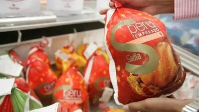 Câmara Municipal paga 14º salário e Vale-Peru a seus funcionários