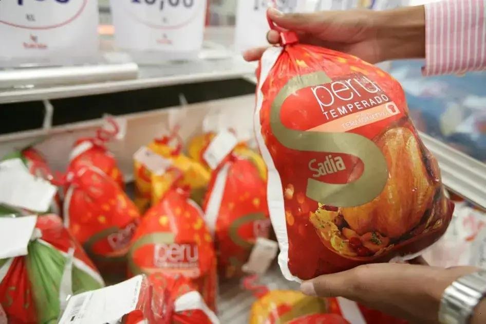 Câmara Municipal paga 14º salário e Vale-Peru a seus funcionários