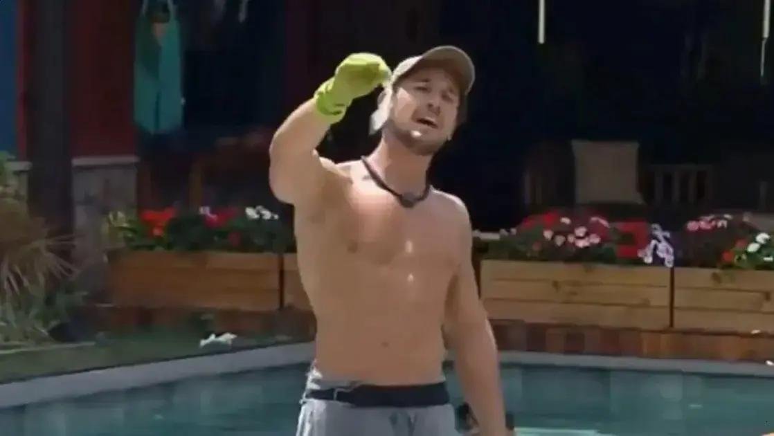 Camisinha encontrada em ‘A Fazenda 17’ gera polêmica e reação da mãe de peoa