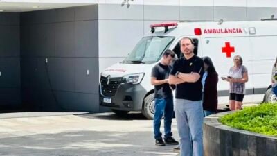 Carlos Bolsonaro espera visita ao pai em hospital antes da cirurgia de Natal