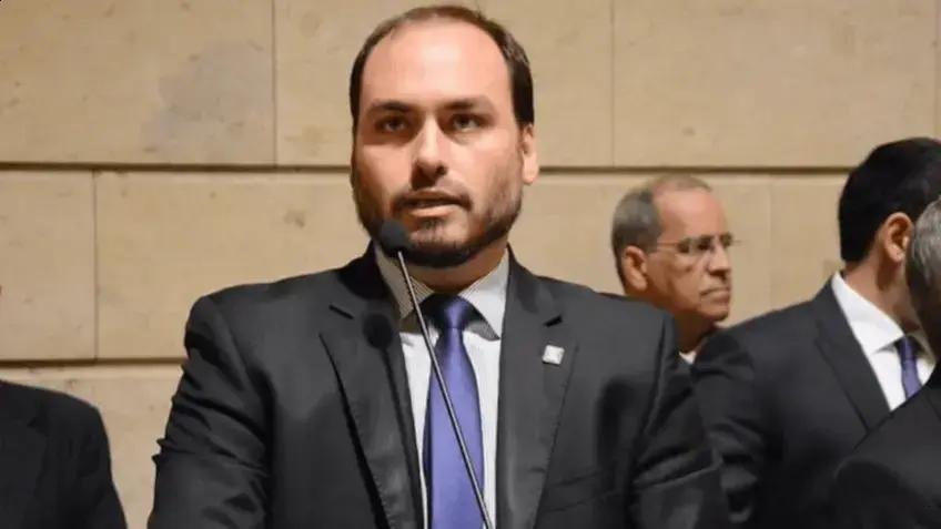 Carlos Bolsonaro se candidata ao Senado em Santa Catarina: entenda a polêmica