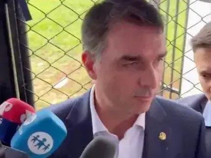 Cessar-fogo nas tensões familiares de Jair e Flávio Bolsonaro