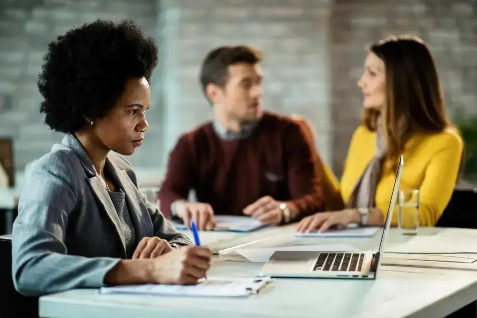 Como os escritórios de 2026 estão moldando o futuro do trabalho híbrido