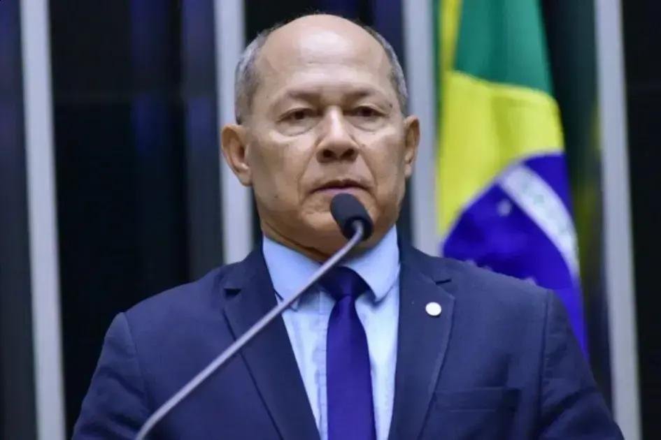 Deputado ataca Gilmar Mendes após decisão sobre impeachment de ministros