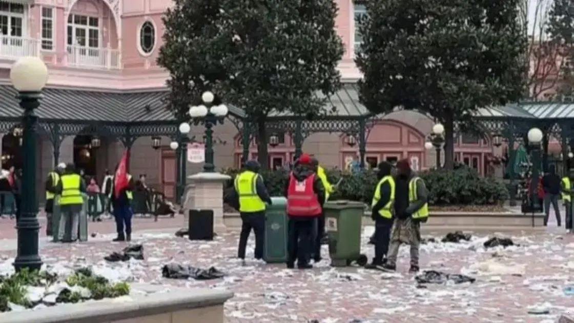 Disneyland em crise: situação alarmante após greve de funcionários