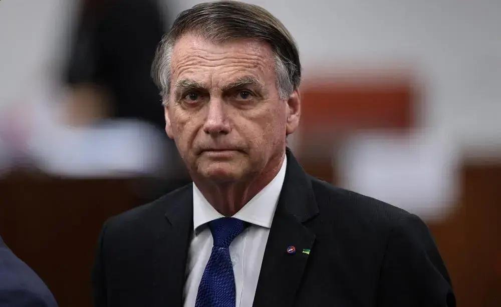 Ex-presidente Jair Bolsonaro se prepara para cirurgia no feriado de Natal