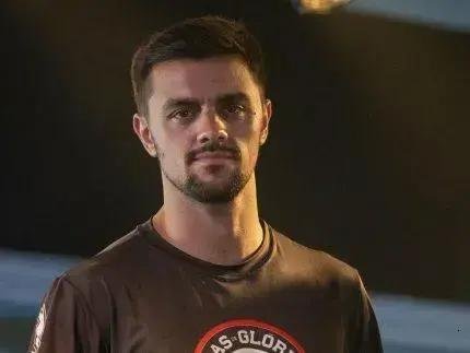 Felipe Simas revela sua conversão e relacionamento com a fé evangélica