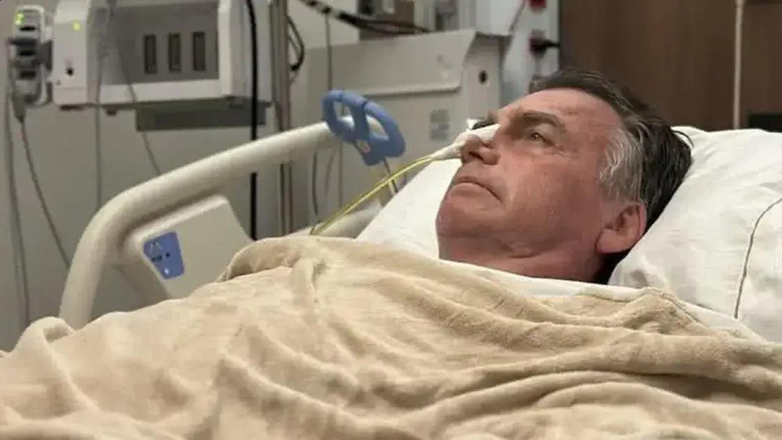 Filho de Jair Bolsonaro desabafa sobre a saúde do pai