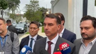 Flávio Bolsonaro se autodenomina moderado após encontro com empresários