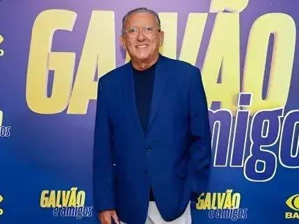 Galvão Bueno melhora de pneumonia e ganhará alta no sábado