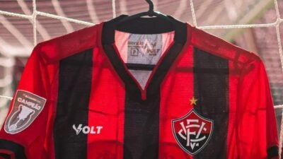 Goleiro Fernando Miguel anuncia aposentadoria após brilhante carreira no Vitória