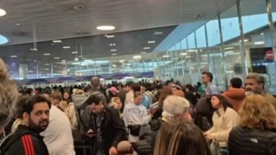 Governo suspende novo sistema de entradas e saídas após filas em Lisboa