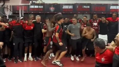 Jair Ventura celebra permanência do Vitória na Série A com dança contagiante