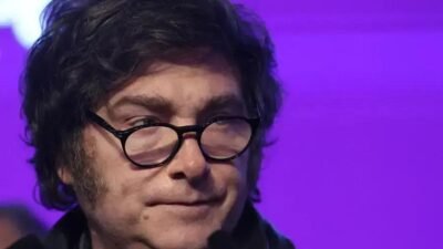 Javier Milei critica a burocracia do Mercosul durante cúpula