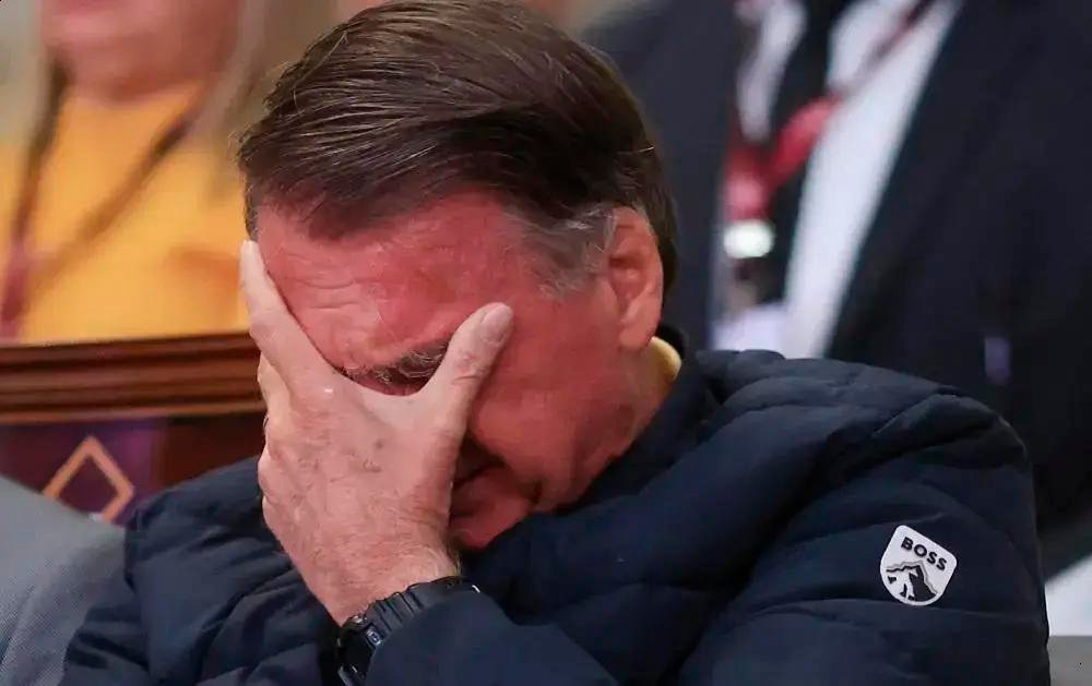 Justiça Federal suspende benefícios a Jair Bolsonaro durante pena