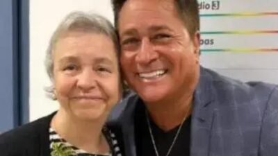 Leonardo presta homenagem a Ede Cury, referência do sertanejo