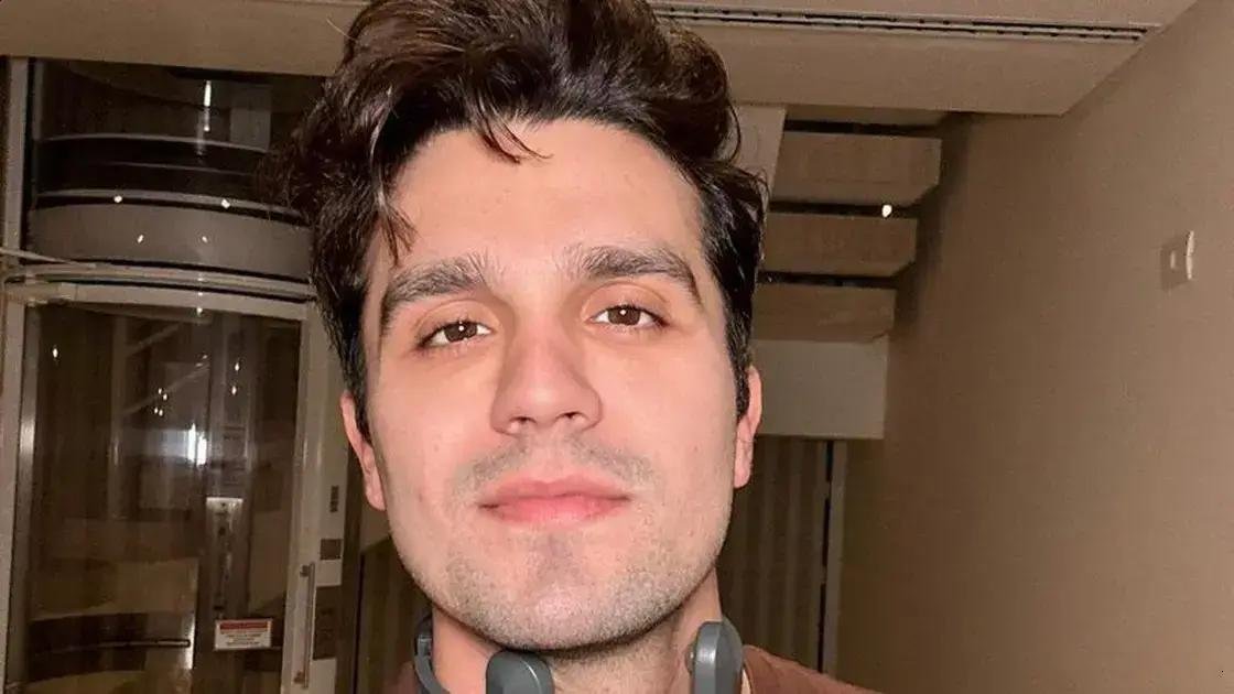 Luan Santana compartilha momentos de Natal com a filha Serena pela primeira vez