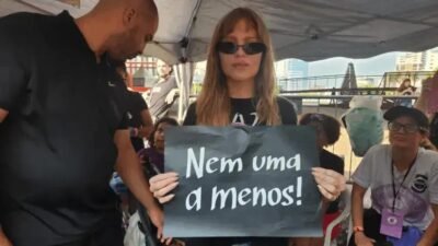 Luísa Sonza se junta a protesto contra a violência de gênero em São Paulo