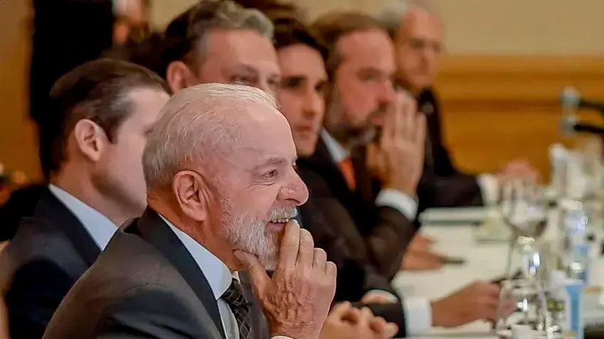 Lula critica adversários e defende fortalecimento de políticas sociais