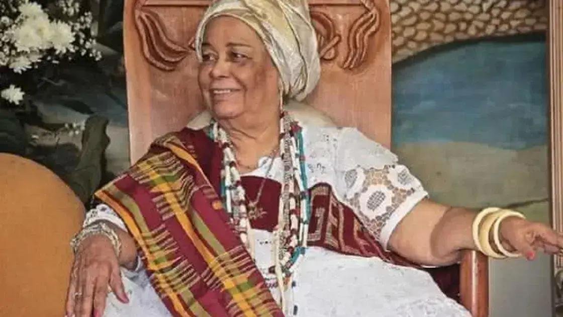 Lula se despede de Mãe Carmen de Oxaguian em emocionante homenagem