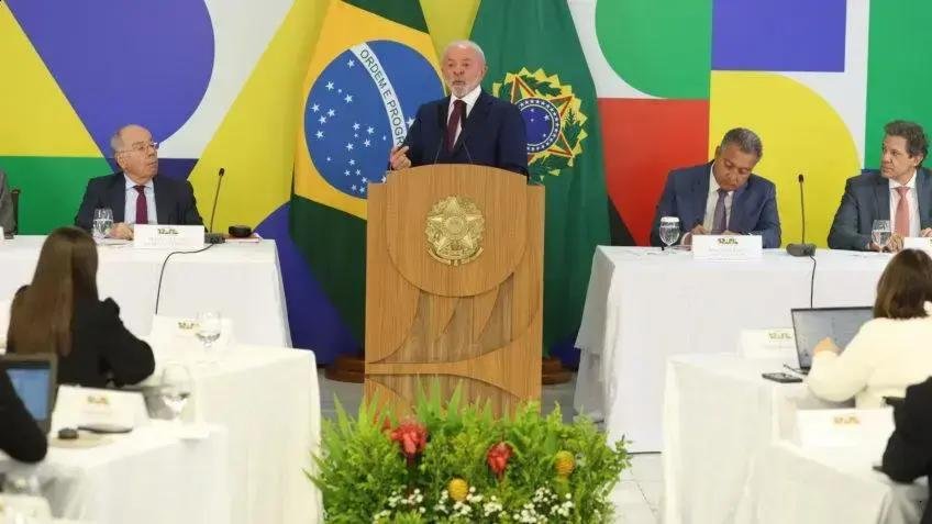 Lula se encontra com jornalistas e fala sobre eleições e economia