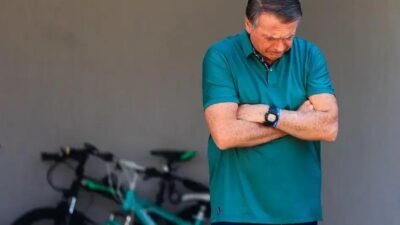 Ministro autoriza cirurgia de Jair Bolsonaro, mas nega prisão domiciliar