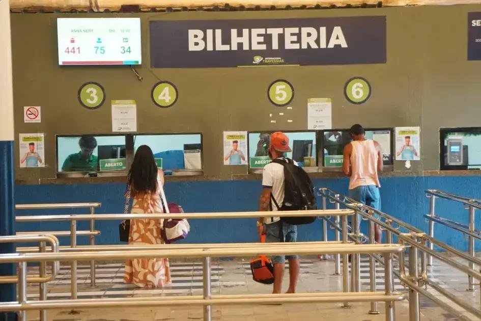 Movimentação intensa no terminal de Salvador nesta véspera de Natal