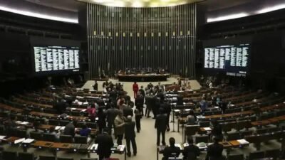 Oposição na Câmara pede impeachment de Alexandre de Moraes após denúncias