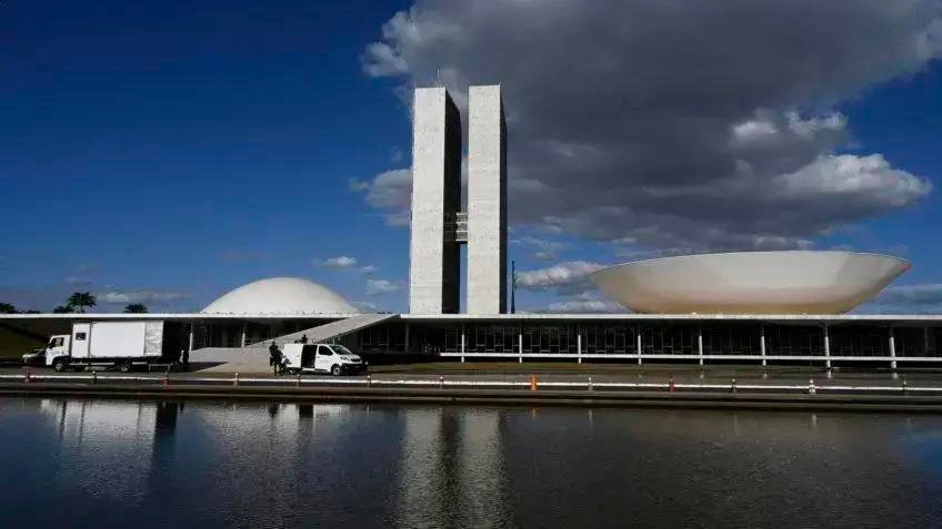 Orçamento de 2026: R$ 61 bilhões em emendas e superávit