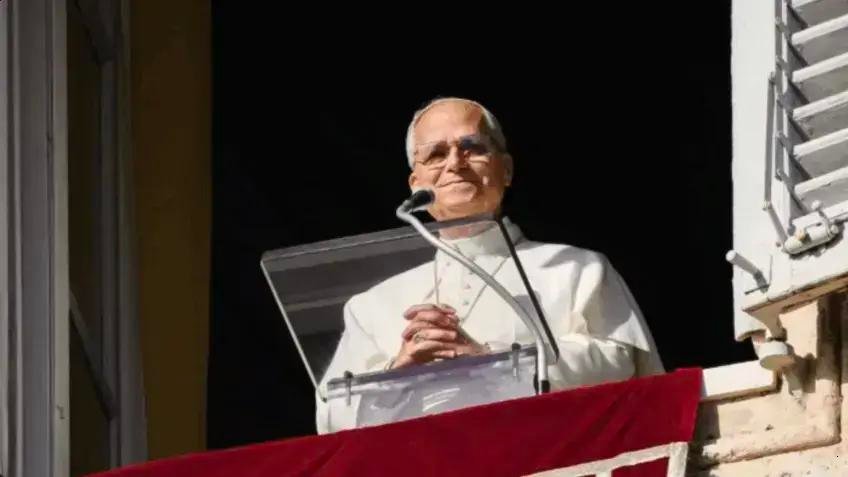 Papa Leão 14 celebra Natal com mensagem de paz e desarmamento