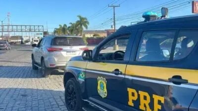 PRF recupera veículo adulterado na BR-324 em Feira de Santana