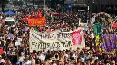 Protestos pelo fim do feminicídio mobilizam milhares