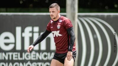 Renato Kayzer retorna ao Vitória e se reapresenta na Toca do Leão