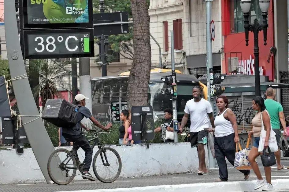 São Paulo registra recorde de calor e alerta de onda intensa até segunda