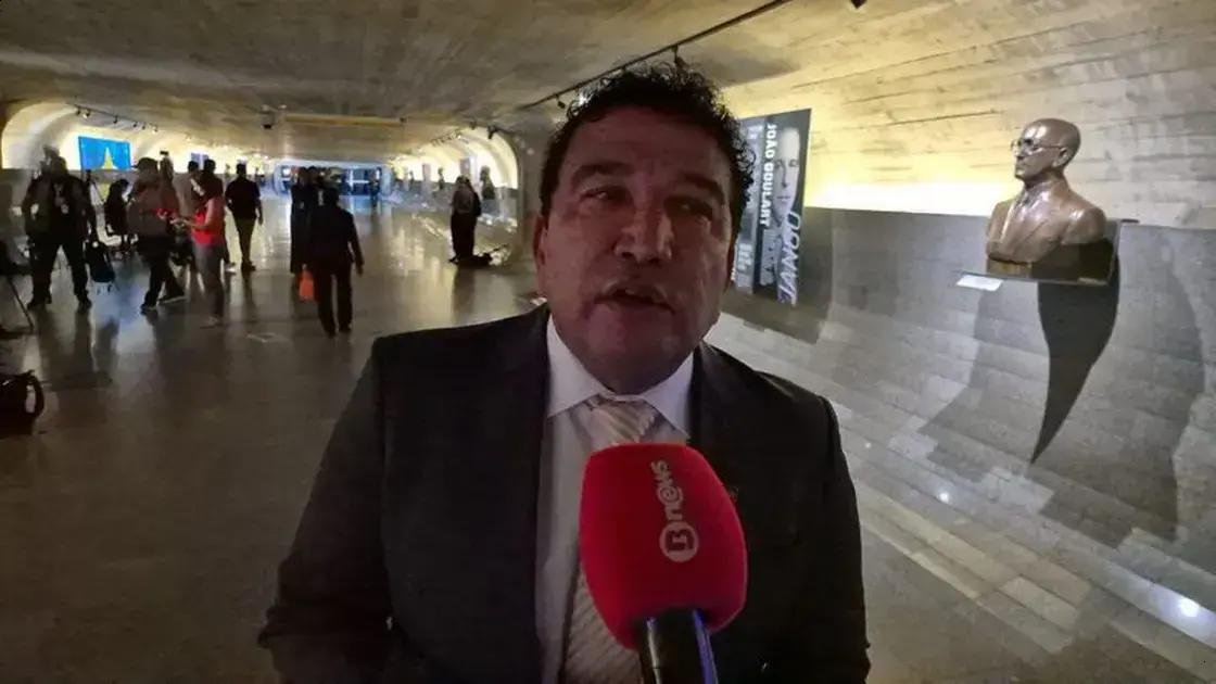 Senador pede suspensão do recesso parlamentar para apuração de denúncias