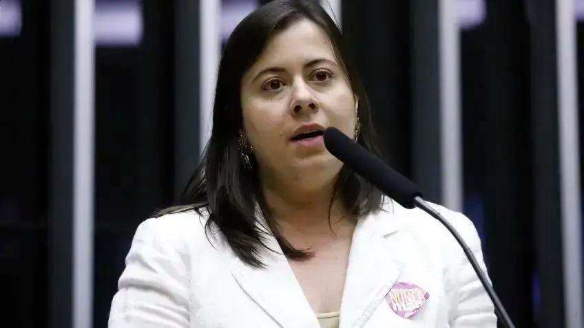 Tensão no Plenário: Protesto de Glauber Braga e a Retirada de Jornalistas